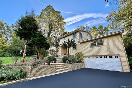 8 Briarfield Dr, Great Neck, NY, 11020-1410 | Card Image