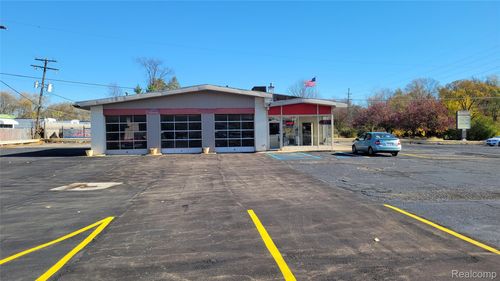 22412 Middlebelt Rd, Farmington Hills, MI, 48336-3742 | Card Image