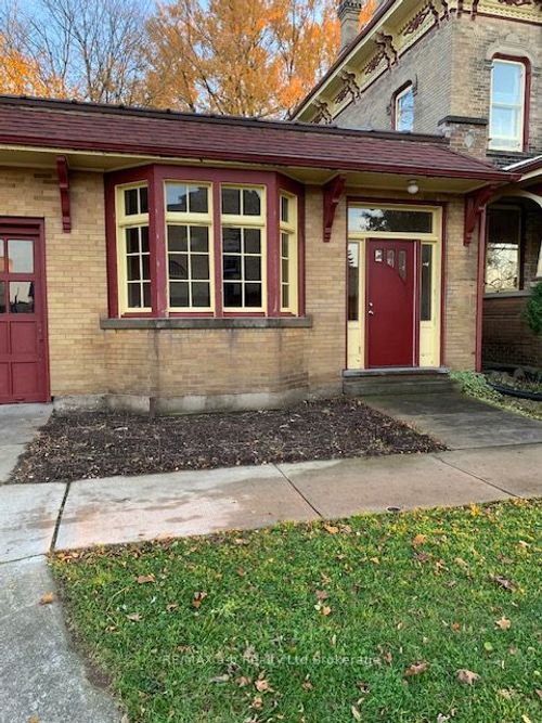 55 King St W, Ingersoll, ON, N5C2J7 | Card Image