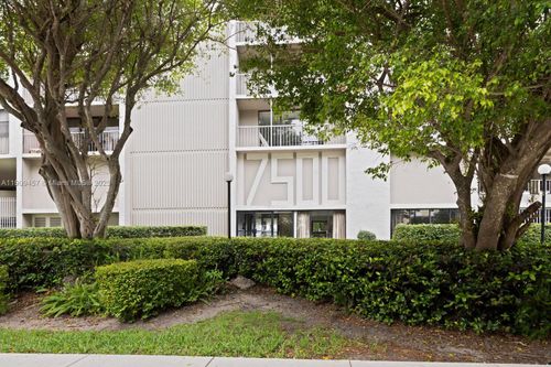 apt-301s-17500 N Bay Rd, Sunny Isles Beach, FL, 33160-2831 | Card Image