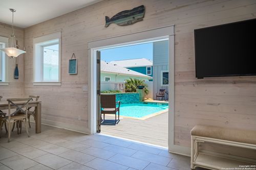 102-2821 S 11th St, Port Aransas, TX, 78373-6078 | Card Image