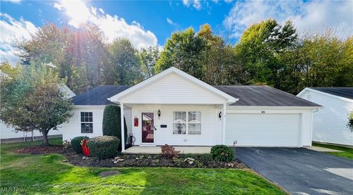 330 Nantucket Dr, Geneva, OH, 44041-1588 | Card Image