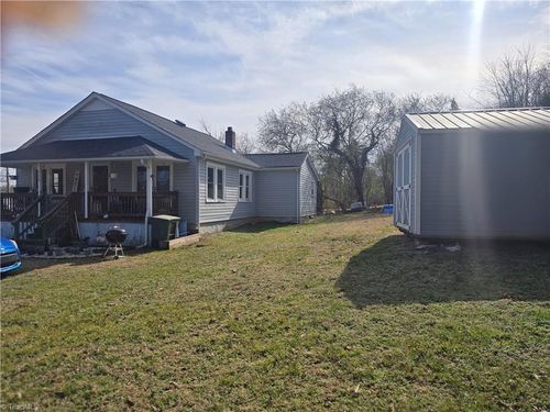 624 Fairplains Rd, North Wilkesboro, NC, 28659-8336 | Card Image