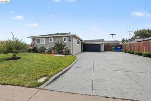 3054 Glynis Dr, Richmond, CA, 94806-2651 | Card Image
