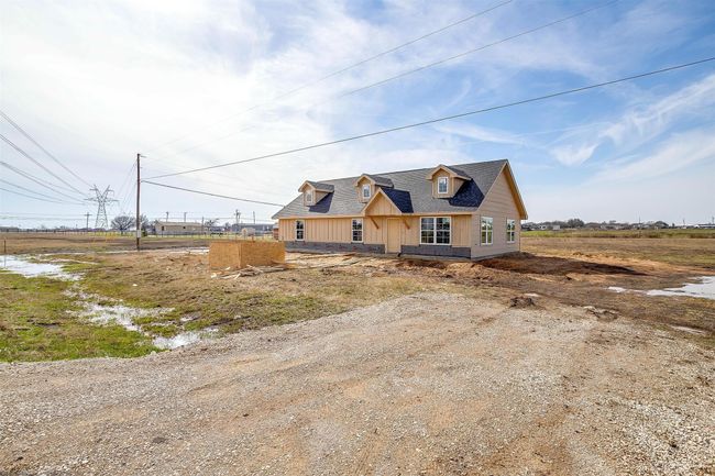 5617 High Plains Trl, House other with 3 bedrooms, 2 bathrooms and null parking in Joshua TX | Image 5