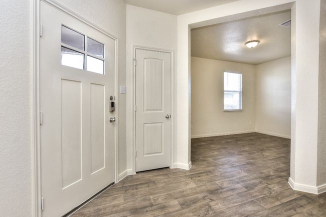 Entry/Foyer | Image 5