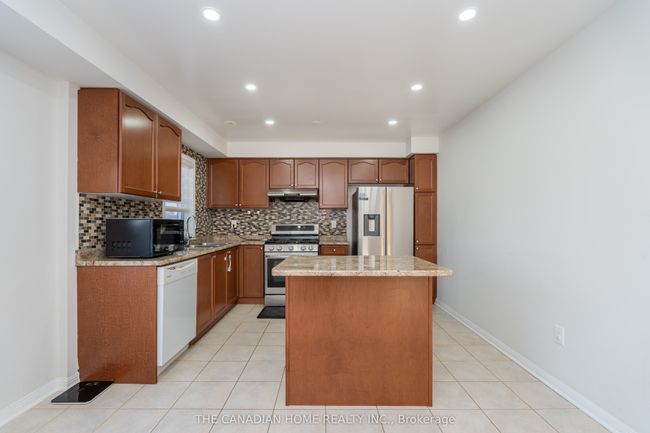 72 Colonel Frank Ching Cres, House attached with 4 bedrooms, 3 bathrooms and 2 parking in Brampton ON | Image 12
