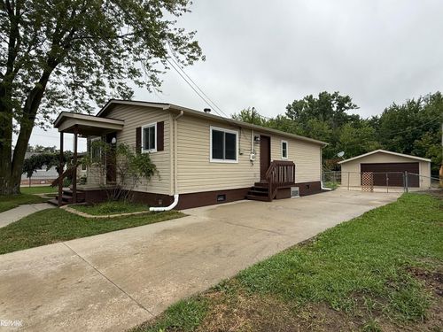 49039 Jefferson Ave, Chesterfield, MI, 48047-3426 | Card Image