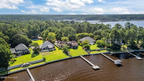 138 White Oak Bluff Rd, Stella, NC, 28582-9707 | Card Image