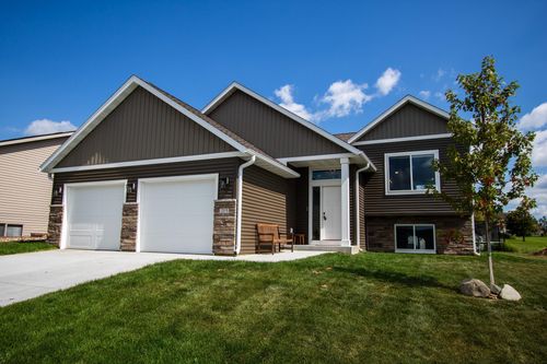 713 State St, Kenyon, MN, 55946-1050 | Card Image