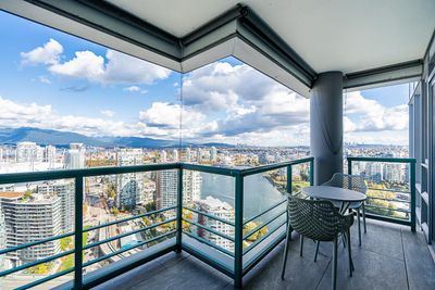 3902 - 1033 Marinaside Cres, Condo with 2 bedrooms, 2 bathrooms and 2 parking in Vancouver BC | Image 2