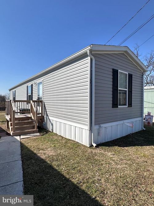 69 Mobile Dr, THOMASVILLE, PA, 17364-9743 | Card Image