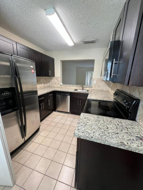 9458-9458 Palm Cir S, Pembroke Pines, FL, 33025-1195 | Card Image