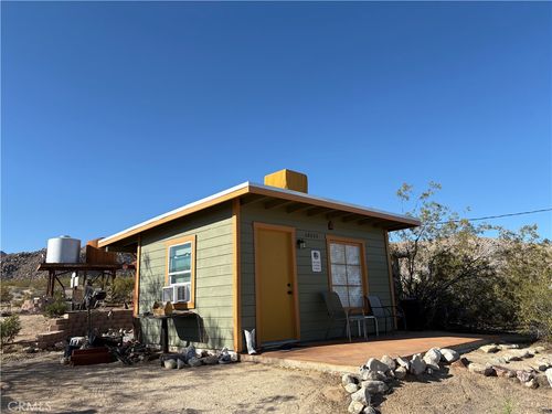 68033 Sullivan Rd, 29 Palms, CA, 92277-6427 | Card Image