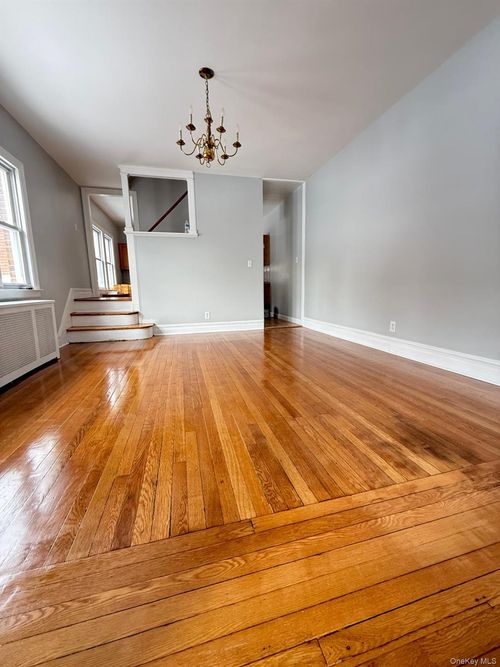 7 Flower Street, New Rochelle, NY, 10801 | Card Image