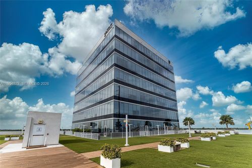 903-20200 W Dixie Hwy, MIAMI, FL, 33180-1918 | Card Image