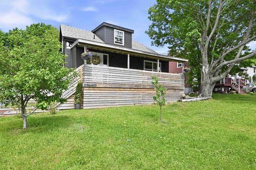 11 Fenwick St, Dartmouth, NS, B2Y2J8 | Card Image