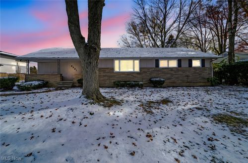8241 Lewis Rd, Berea, OH, 44017-2921 | Card Image