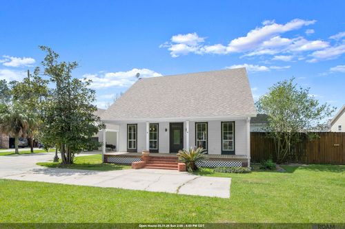 32787 Duff Rd, Walker, LA, 70785-5702 | Card Image