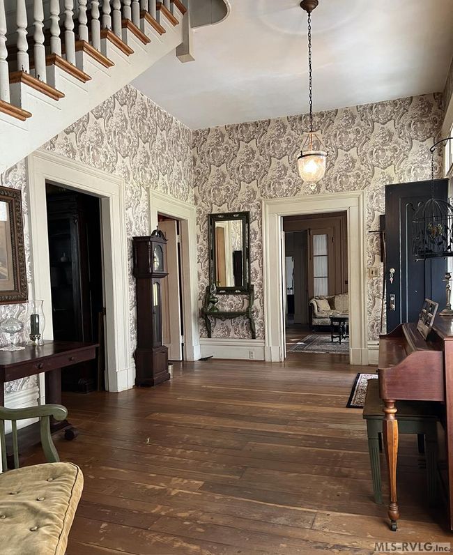 Foyer looking right | Image 19