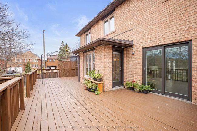 1 Bronte Rd, House other with 8 bedrooms, 6 bathrooms and 6 parking in Thornhill ON | Image 24