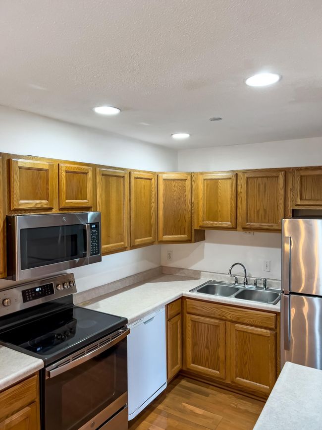 5440 Three Points Blvd Kitchen | Image 6