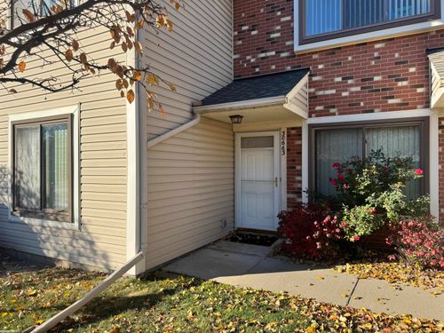 30663 Hidden Pines Ln, Roseville, MI, 48066-7302 | Card Image