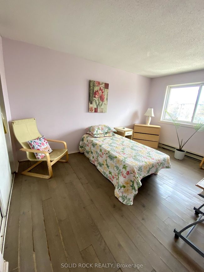403 - 250 Brittany Dr, Condo with 3 bedrooms, 1 bathrooms and null parking in Ottawa ON | Image 5