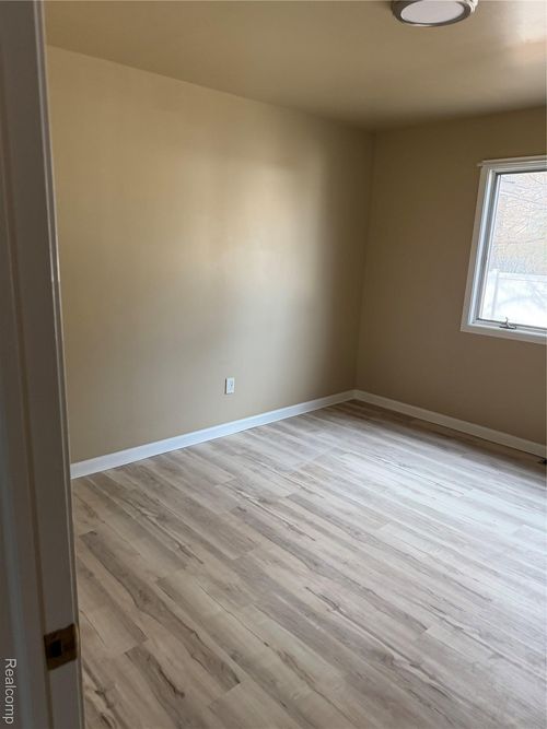 22248 Garrison St, Dearborn, MI, 48124-2208 | Card Image