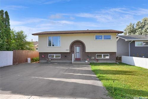 1507 Caribou St W, Moose Jaw, SK, S6H7N5 | Card Image