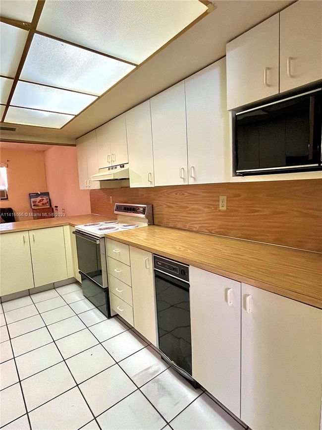 857 W 79 Th Pl, House other with 3 bedrooms, 3 bathrooms and null parking in Hialeah FL | Image 40