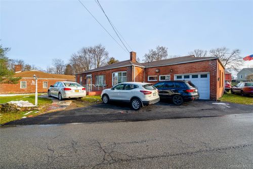 23 Crescent Ave, Newburgh, NY, 12550-3133 | Card Image