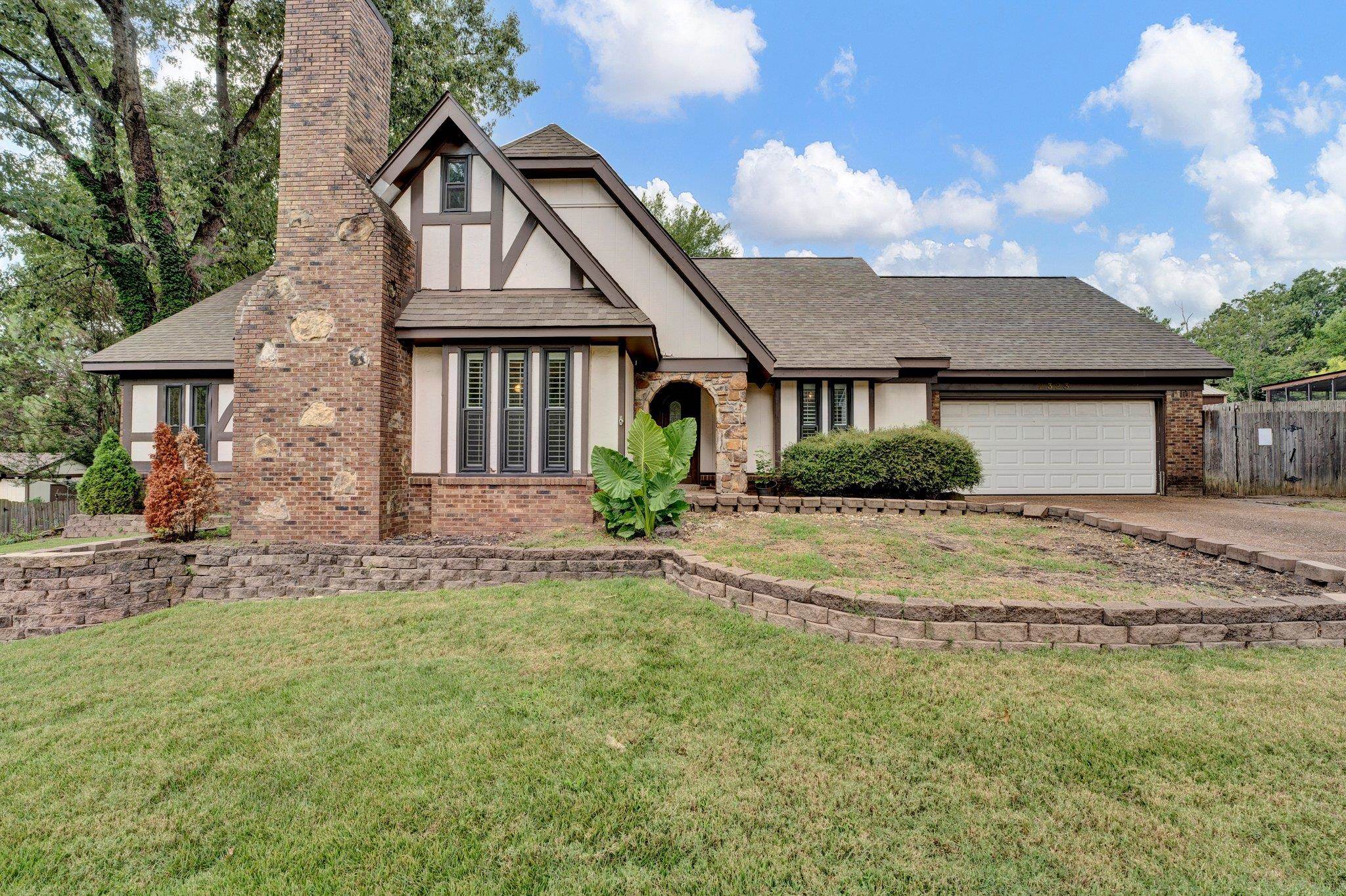 Lake Oaks Dr, Bartlett, TN 38134