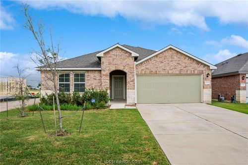 8004 Front Nine Ln, Navasota, TX, 77868-2229 | Card Image