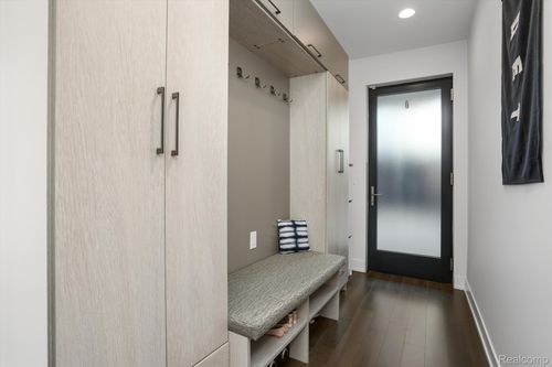 2830 John R St, Detroit, MI, 48201-3181 | Card Image