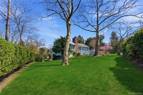 15 Bayard Avenue, Oyster Bay, NY, 11790 | Card Image