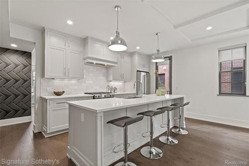 932 W 11 Mile Rd, Royal Oak, MI, 48067-2449 | Card Image