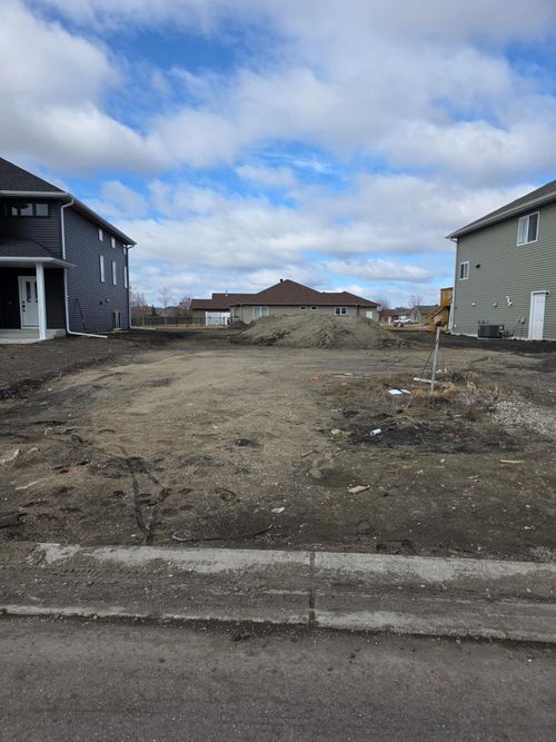 2410 36th Ave S, Moorhead, MN, 56560-3266 | Card Image