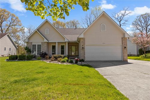 634 N Mill St, Wellington, OH, 44090-1383 | Card Image