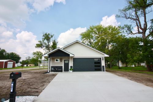 501 1st St Ne, Hankinson, ND, 58041-4008 | Card Image