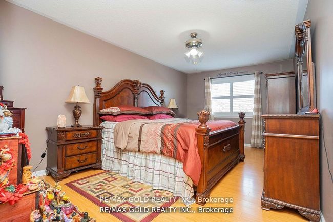 34 Jingle Cres, House attached with 4 bedrooms, 4 bathrooms and 2 parking in Brampton ON | Image 19