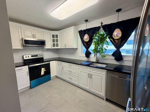 18r-27 Crows Nest Lane, Danbury, CT, 06811 | Card Image