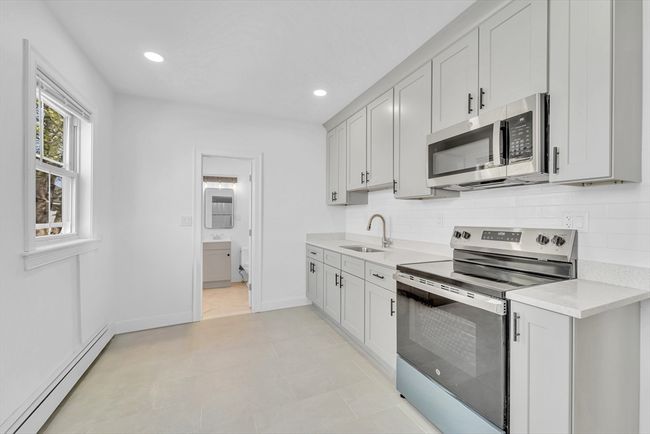 2 - 123 Grove St, Condo with 1 bedrooms, 1 bathrooms and 1 parking in Haverhill MA | Image 4