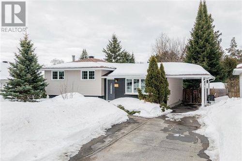 18 Beech Cres, Capreol, ON, P0M1H0 | Card Image