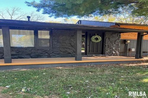 1303 N Maple St, Carterville, IL, 62918-6032 | Card Image