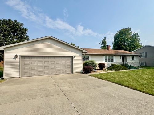 31 Colonial Dr, Clinton, IL, 61727-2472 | Card Image