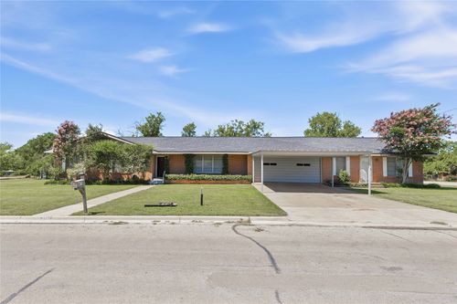 1301 15th St, Brownwood, TX, 76801-5221 | Card Image