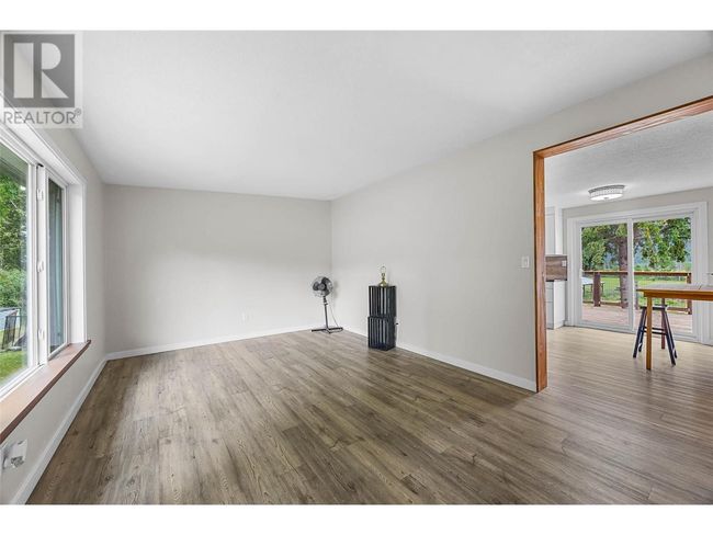 7398 Yellowhead Highway, House other with 3 bedrooms, 1 bathrooms and null parking in Darfield BC | Image 5
