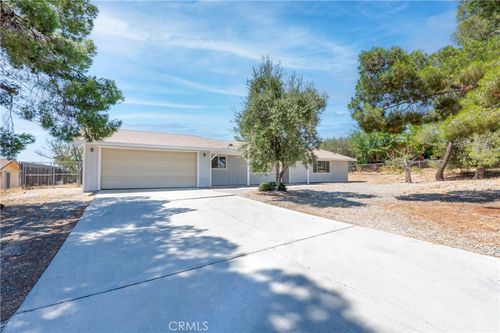17933 Deodar St, Hesperia, CA, 92345 | Card Image
