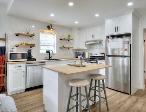 43 Elizabeth St, Saint Thomas, ON, N5R2X2 | Card Image